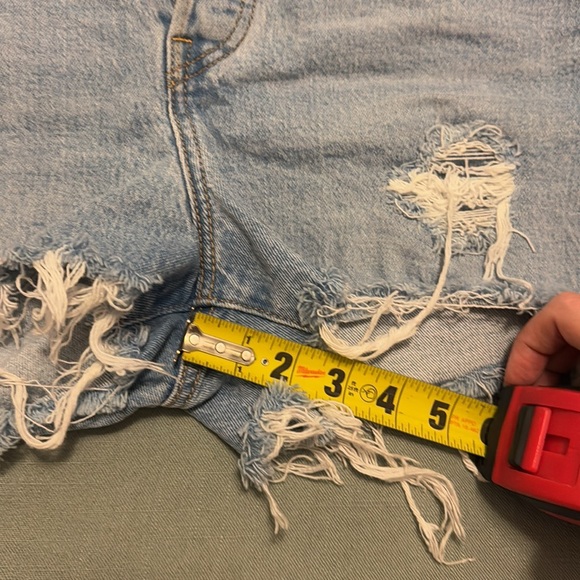 Levi’s Ribcage Shorts - Picture 4 of 4